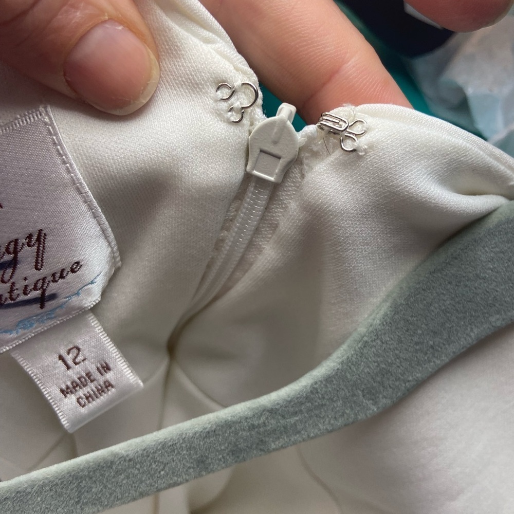 Suzi Chin Boutique white pleated dress. Size 12 - Picture 7 of 11